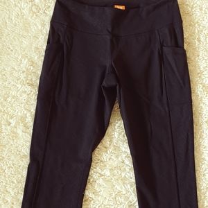 Lucy Powermax Black Capri Pant